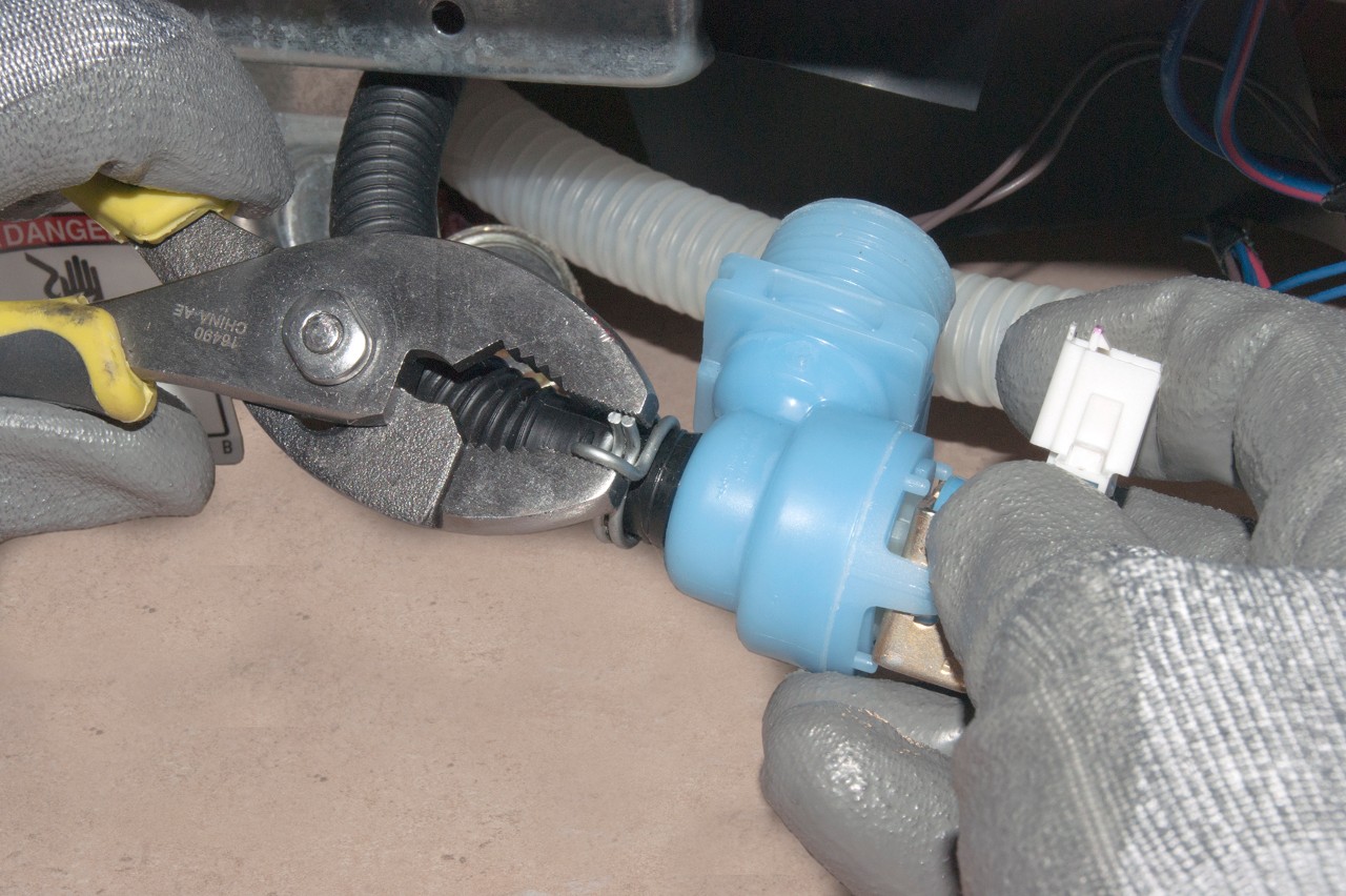 Replacing the Inlet Valve