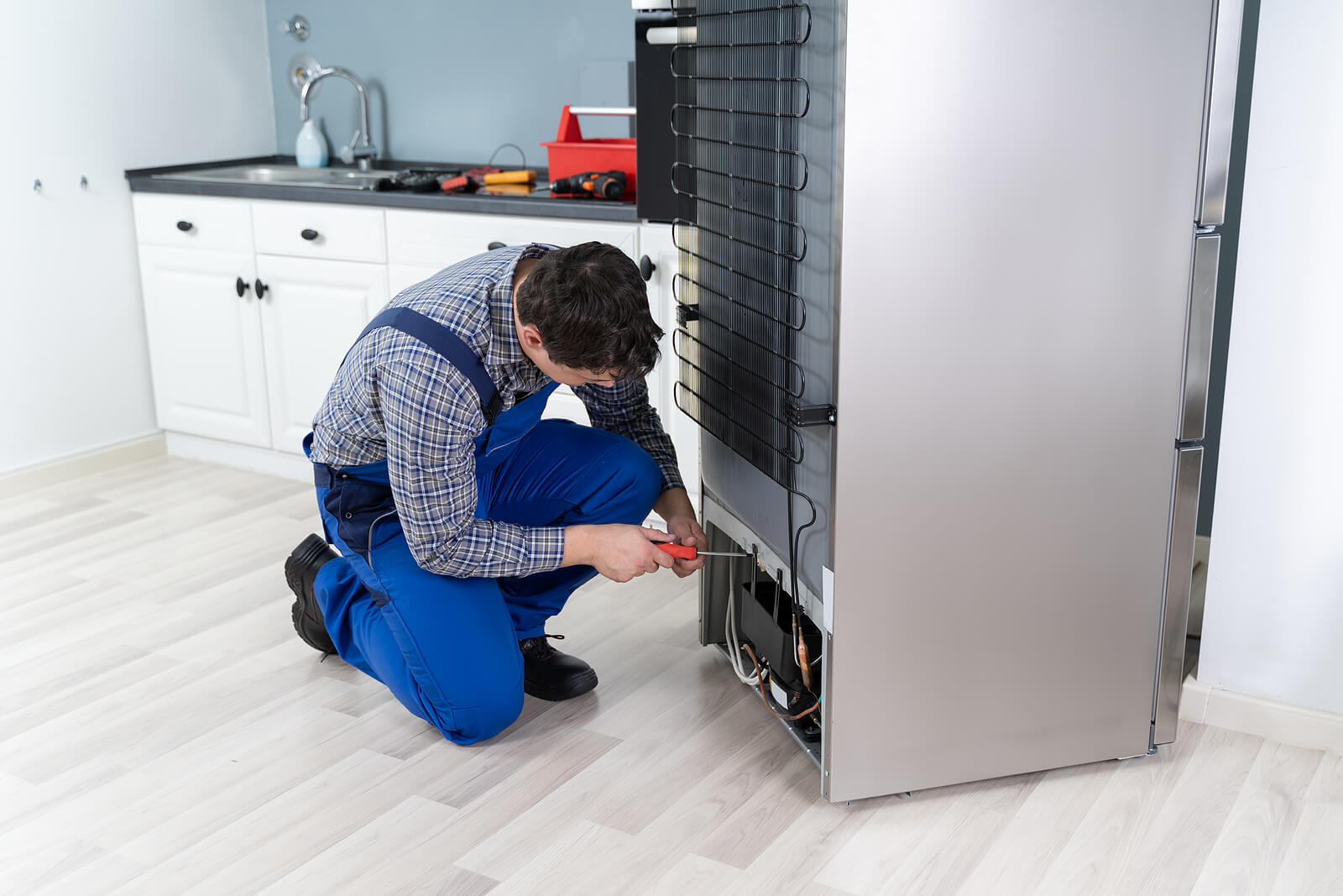 RightFix technician is fixing Freezer in Vancouver